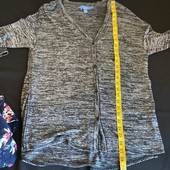 Vera Wang Grey/Black Button Up Cardigan Side Slits Size S - Picture 9 of 10